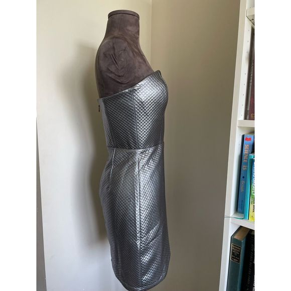 Sexy Silver Quilted Strapless Mini - Picture 7 of 11